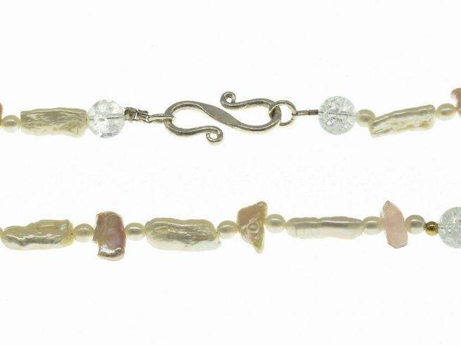 Perlenkette aus Süßwasser-Zuchtperlen, Rosenquarz und Bergkristall in Weiß und Rosa, Länge 52 cm, harmonische Farbkomposition, ideal für eleganten Schmuck, Hersteller Juwelier Harnisch.