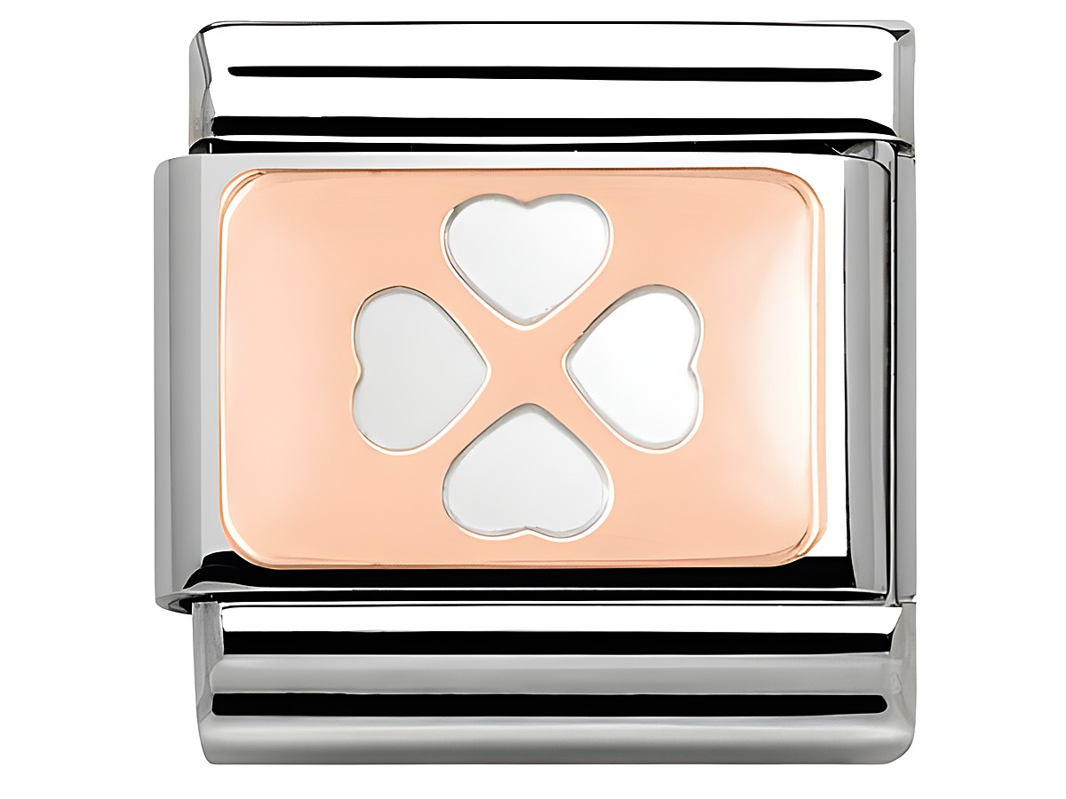 Kleeblatt Charm von Nomination Classic in Roségold mit vier kleinen Herzen auf einem silbernen Hintergrund, passend für Nomination Armbänder. Modellnummer 430101 10.