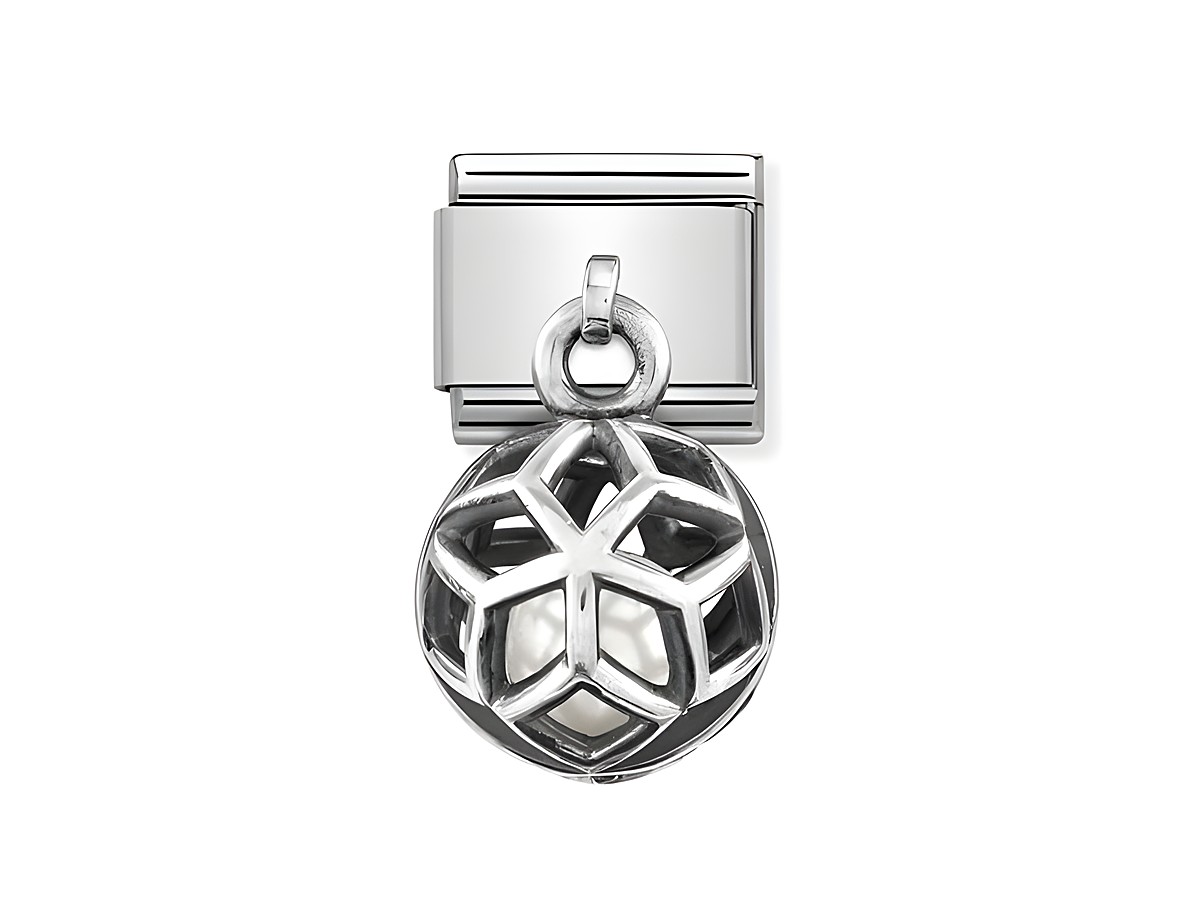 Kugel-Perle in Weiß aus Nomination Classic Sterling Silber mit einem filigranen Design und einem Anhänger, ideal für Charms. Elegantes Schmuckstück für stilvolle Akzente.