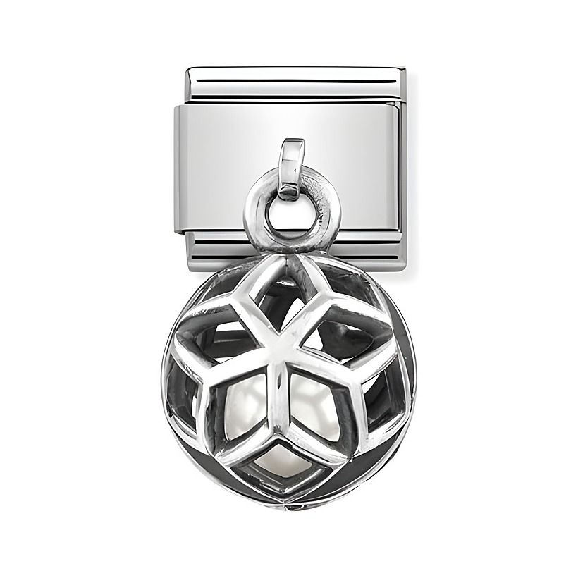 Kugel-Perle in Weiß aus Nomination Classic Sterling Silber mit einem filigranen Design und einem Anhänger, ideal für Charms. Elegantes Schmuckstück für stilvolle Akzente.