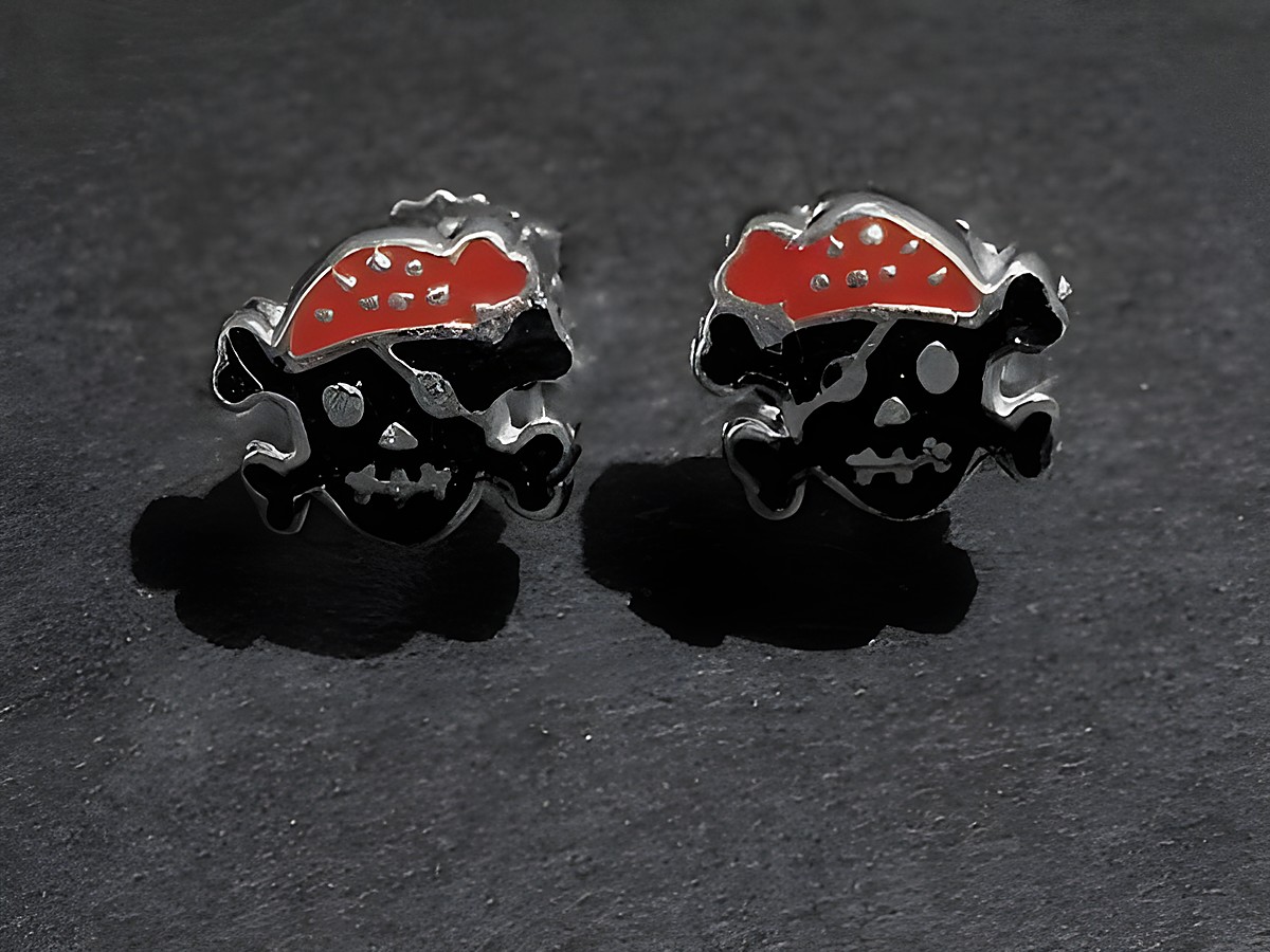 Verspielte Silber Ohrringe in Totenkopf-Design mit schwarz-rotem Lack, ideal für Kinder. Hersteller Juwelier Harnisch.
