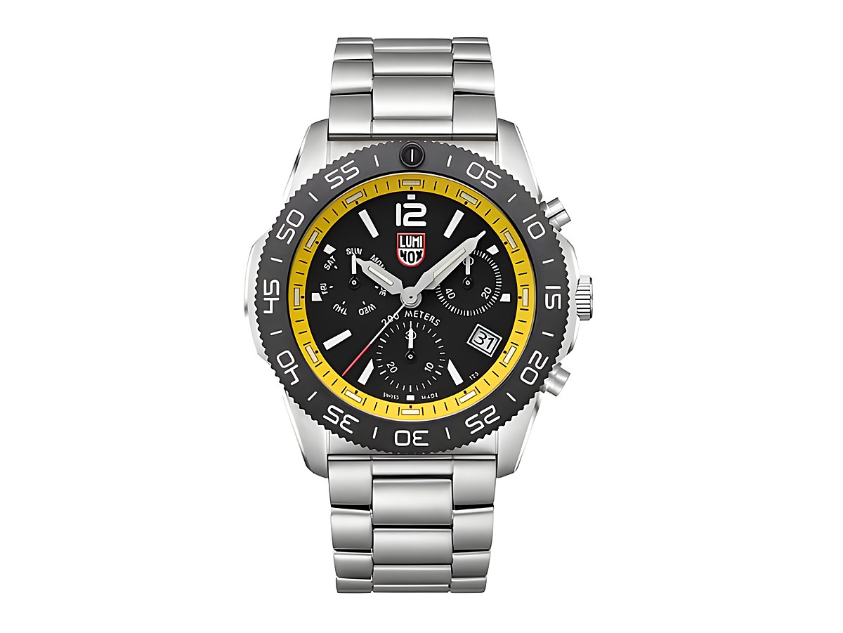 Luminox Uhr XS.3145.M Pacific Diver Chrono 44 mm, Edelstahlarmband, schwarzes Ziffernblatt mit gelben Akzenten, Chronographenfunktion, wasserdicht bis 300 Meter.