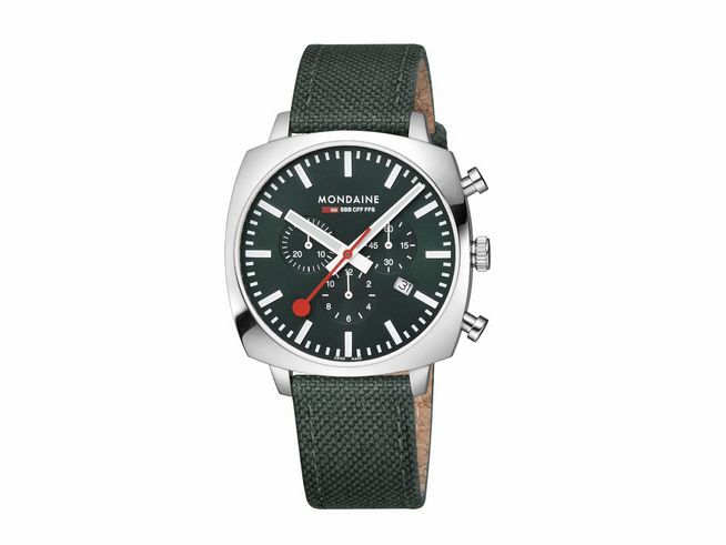 Mondaine Cushion MSL.41460.LF.SET 41 mm Armbanduhr mit grünem Ziffernblatt, chronographischen Funktionen und grünem Textilarmband in quadratischer Gehäuseform.