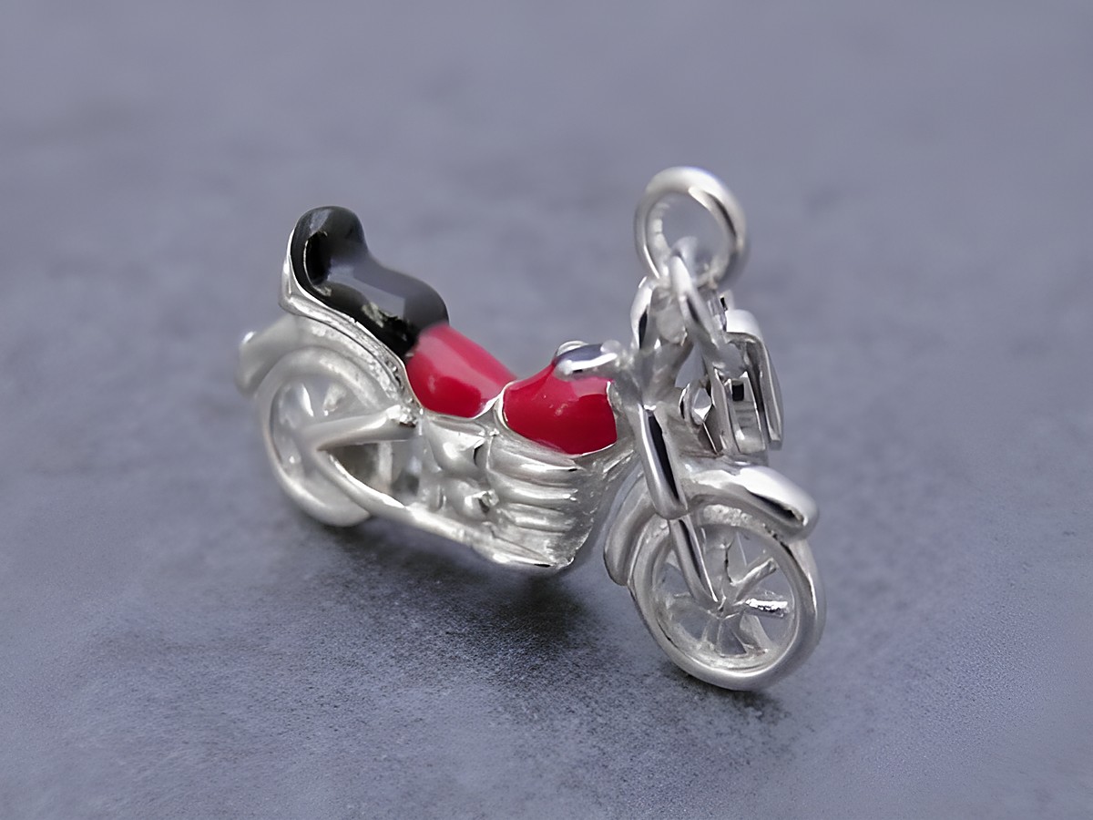 Silber Charms Anhänger eines Motorrads in rot-schwarz, plastisch 3D gestaltet, Hersteller Juwelier Harnisch, ideal für Schmuckliebhaber und Fahrzeugfans.