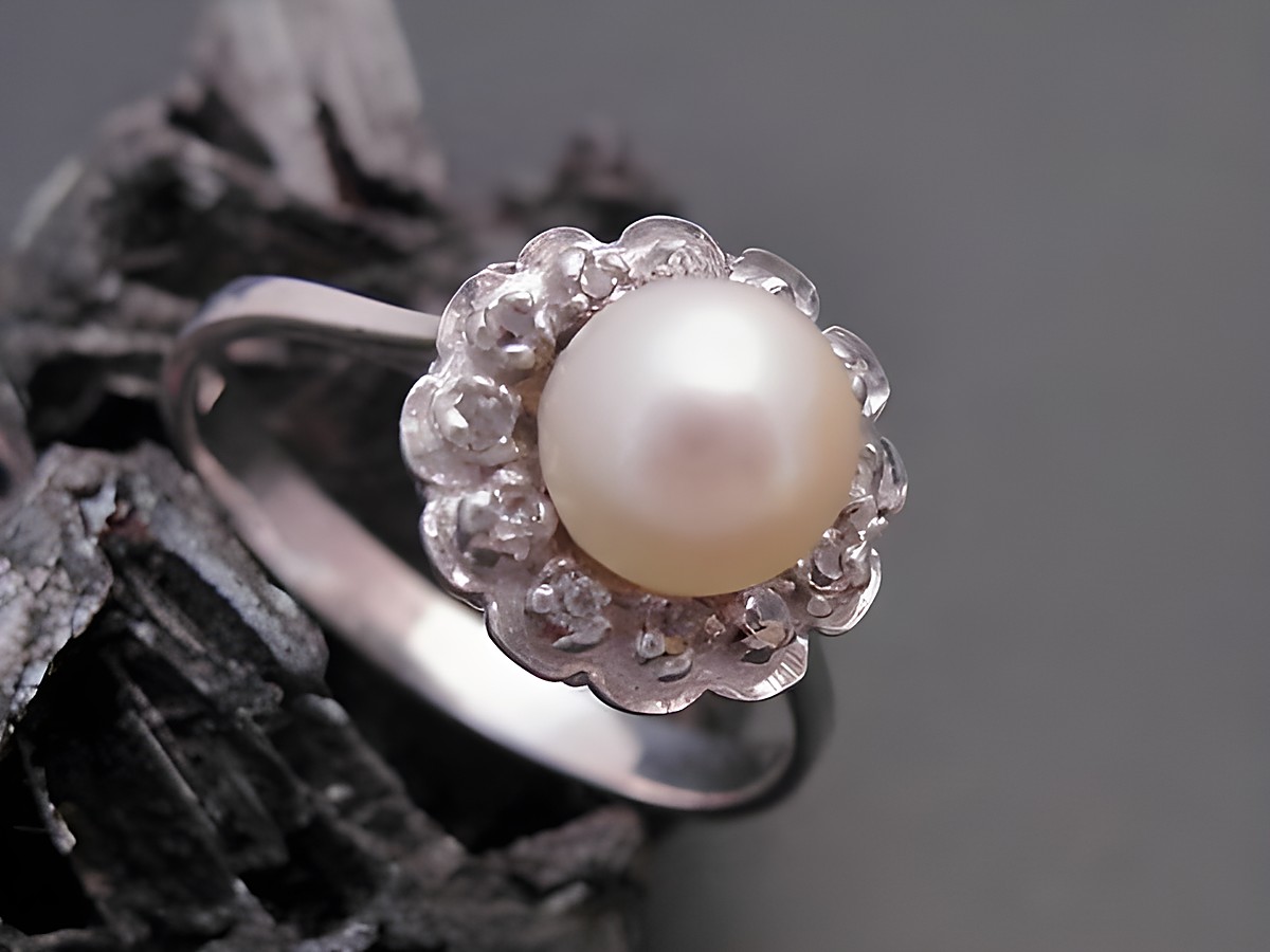 Weißgold Perlen Ring blumig Gr. 58 mit 6,8 mm Zuchtperle und Zirkonia, Hersteller Juwelier Harnisch, bis Gr. 58/18,5. Elegantes Schmuckstück mit zeitlosem Design.