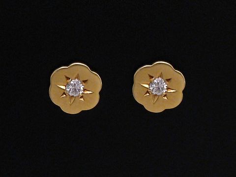 Ohrringe in Blumenform aus Gold 585 mit einem brillant von 0,10 ct W/P1, Hersteller Juwelier Harnisch, ideal für einen eleganten Look.