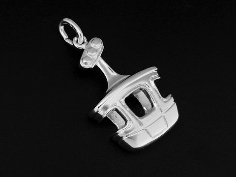 Silber Anhänger in Form einer Gondel, gefertigt aus 925 Sterling Silber, rhodiniert. Hersteller ist Juwelier Harnisch. Ideal für Liebhaber von Seilbahnen und diversen Motiven.