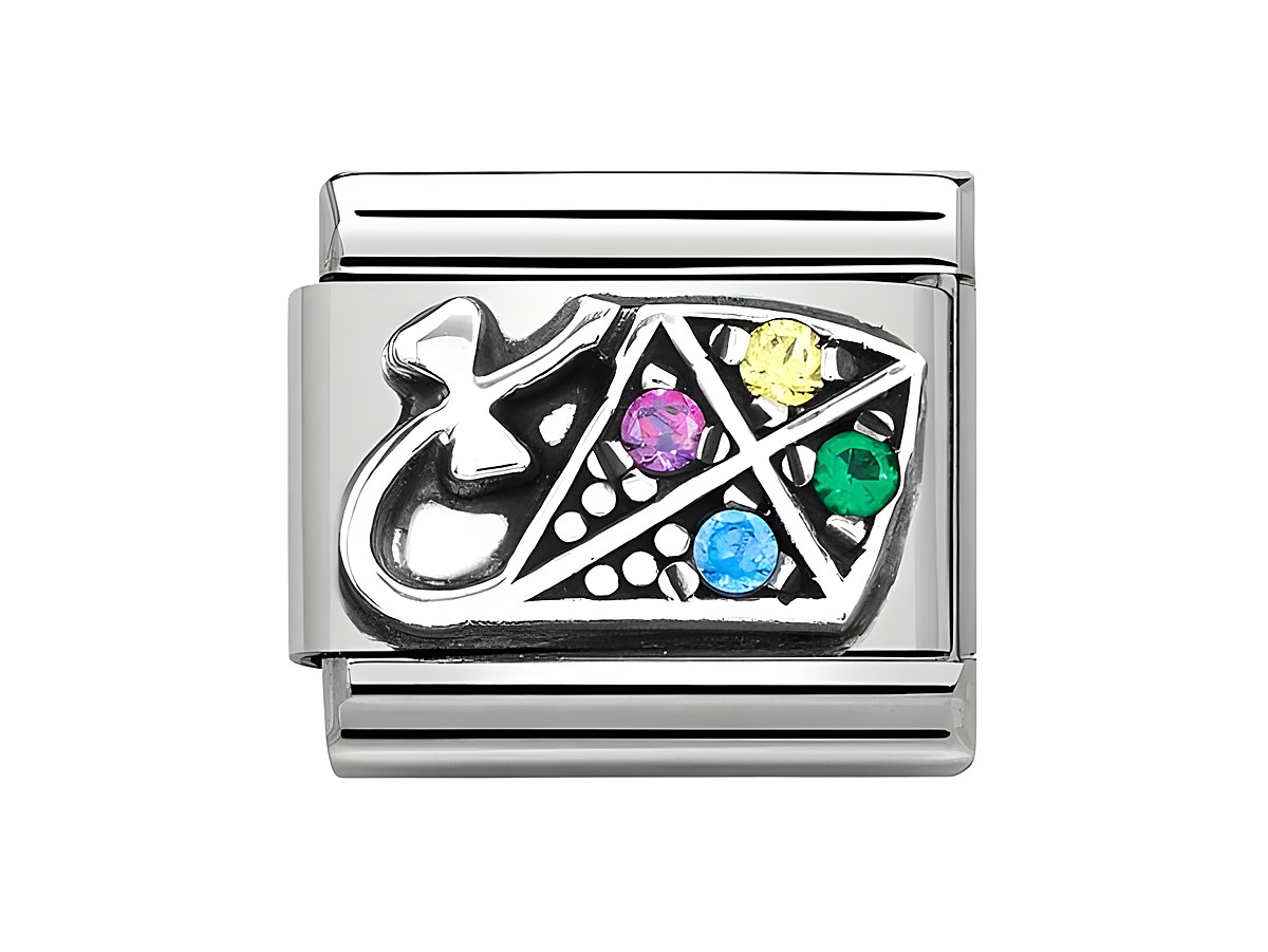 Das Bild zeigt einen Charm aus Sterling Silber mit einem Drachenmotiv und bunten Zirkonia in verschiedenen Farben, hergestellt von Nomination. Das Design ist kreativ und einzigartig.