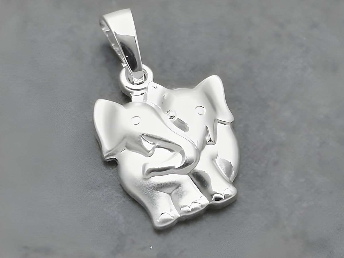 Silber Anhänger in Form von zwei Elefanten, tierisch gestaltet und teilmattiert, Hersteller Juwelier Harnisch, ideal für Tierliebhaber und Schmuckenthusiasten.