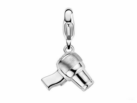 Charm in Form eines Haartrockners aus Silber von Ti Sento, Modell Big Hair 8213SI, detailreiche Ausführung mit glänzenden und matten Oberflächen, ideal für Schmuckliebhaber.