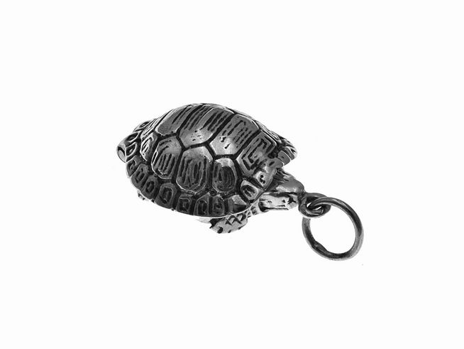 Medaillon Schildkröte klein aus Sterling Silber, Hersteller Juwelier Harnisch, detailreiche Ausarbeitung und Sonderformen, ideal als charmantes Schmuckstück oder Geschenk.