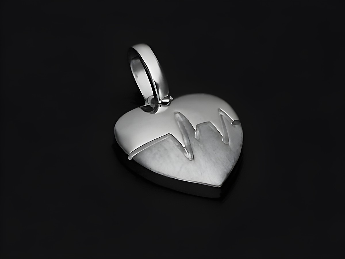 Herz mit Puls Anhänger aus 925 Sterling Silber, rhodiniert und teilmattiert, hergestellt von Juwelier Harnisch, flach verarbeitet, ideal für Schmuckliebhaber.