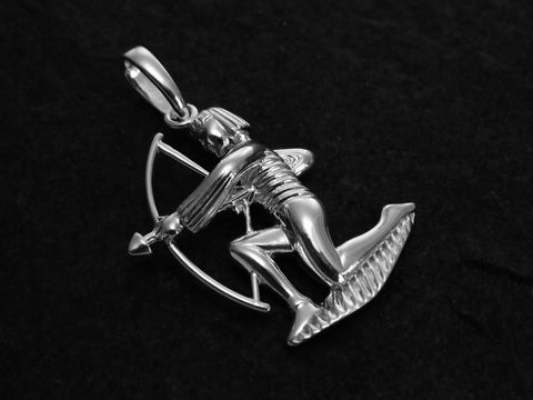 Schütze Sternzeichen Anhänger aus 925 Sterling Silber, poliert, zeigt den Schützen mit Pfeil und Bogen in eleganter, detaillierter Ausführung, Hersteller Juwelier Harnisch.