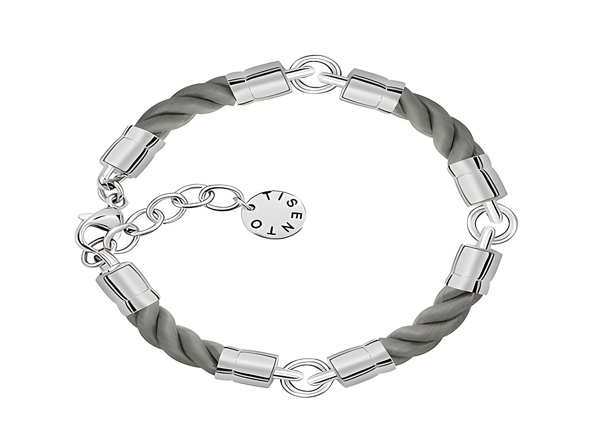 Ti Sento Charms Armband aus hellgrauer Kordel mit einer Länge von 18 bis 21 cm, ausgestattet mit silbernen Zierelementen und einem markanten Anhänger, elegant und modern.