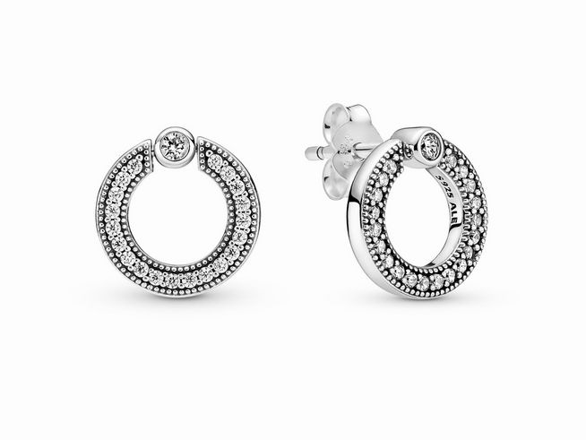 Pandora Silber 299486C01 Pavé und Logo Kreis Wende-Ohrstecker aus Zirkonia in klassischem Design, glänzend und stilvoll, ideal für besondere Anlässe oder den Alltag.