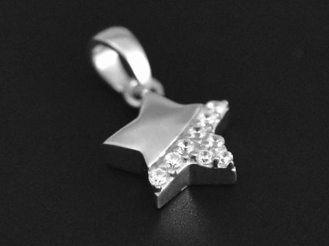 Funkelnder Silber Anhänger in Form eines Sterns, rhodiniert und besetzt mit Zirkonia, Hersteller Juwelier Harnisch, Teil der Kollektion Sonne Mond Sterne.