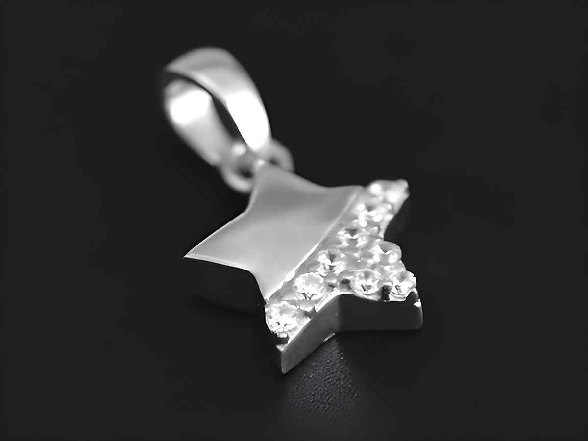 Funkelnder Silber Anhänger in Form eines Sterns, rhodiniert und besetzt mit Zirkonia, Hersteller Juwelier Harnisch, Teil der Kollektion Sonne Mond Sterne.