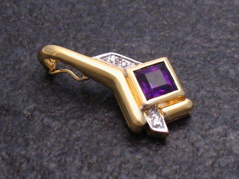 Gold Anhänger mit Diamant und Amethyst in Gold bicolor 585, Hersteller: Juwelier Harnisch, präsentiert einen eleganten Amethyst im klassischen Design.