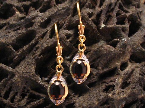 Elegante Gold Ohrhänger mit Rauchquarz und bicolor Design, gefertigt vom Juwelier Harnisch, versehen mit einem attraktiven Stein für stilvolle Akzente.