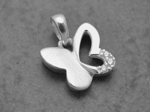 Anhänger Schmetterling aus Sterling Silber, filigran gestaltet mit Zirkonia in weiß, Hersteller Juwelier Harnisch, elegantes tierisches Design für tierliebende Schmuckfans.