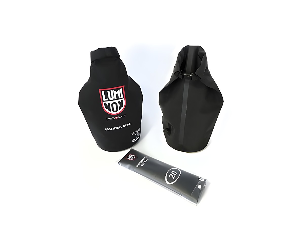 Luminox Waterproof Bag Schwarz JBA.L009 in zwei verschiedenen Größen, passend für Accessoires und Uhren, mit markantem Luminox Logo, ideal für Outdooreinsätze.