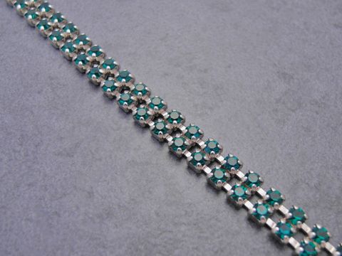 Strass Armband verführerisch in grün mit Strassschmuck, Länge 19,5 bis 21,5 cm, Hersteller Juwelier Harnisch, ideal für elegante Anlässe.