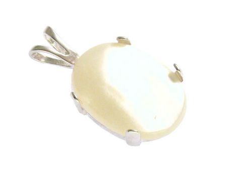 Perlmutt Cabochon in ovaler Form, eingefasst in hochwertigem Sterling Silber, gefertigt von Juwelier Harnisch. Der Anhänger strahlt elegance und zeitlose Schönheit aus.