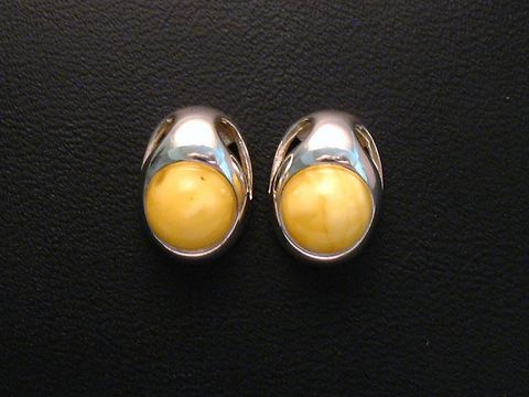 Ohrstecker aus Sterling Silber mit 11,1 mm Bernstein, elegant gestaltet und perfekt für jeden Anlass, hergestellt von Juwelier Harnisch.