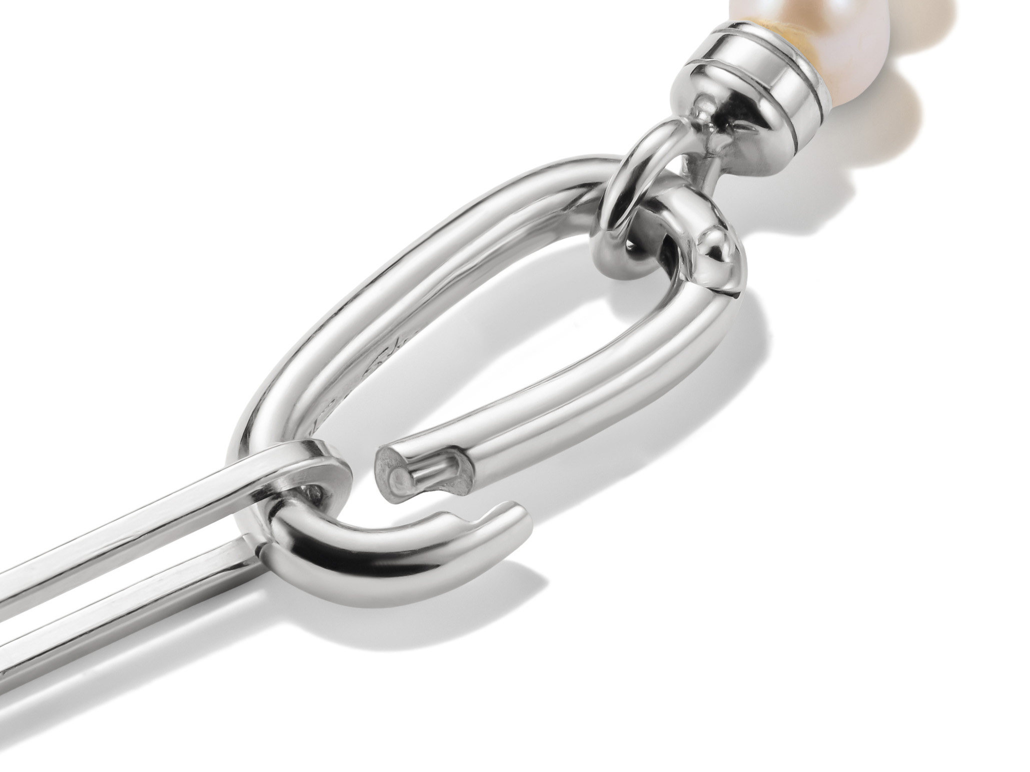 Silberner Connect Link von Thomas Sabo, Modell C1201-001-21, mit einem eleganten Design zum Öffnen, Verlängern und Verbinden von Charms im Charm Club.