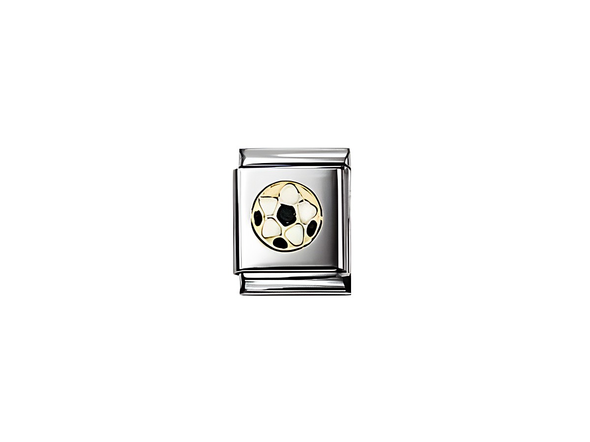 Ein silberner Anhänger von Nomination zeigt einen goldenen Fußball mit schwarzen und weißen Details, ideal für Sportliebhaber und Fans des italienischen Fußballs.