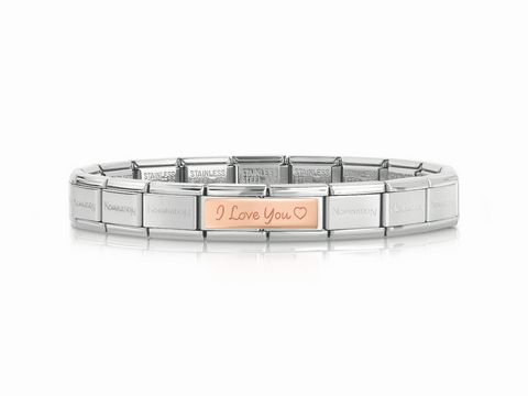 Ein elegantes Armband aus roséfarbenem Edelstahl mit einem zentralen Element, das die Gravur I Love You trägt, umgeben von hochwertigen Gliedern für einen modernen Look.