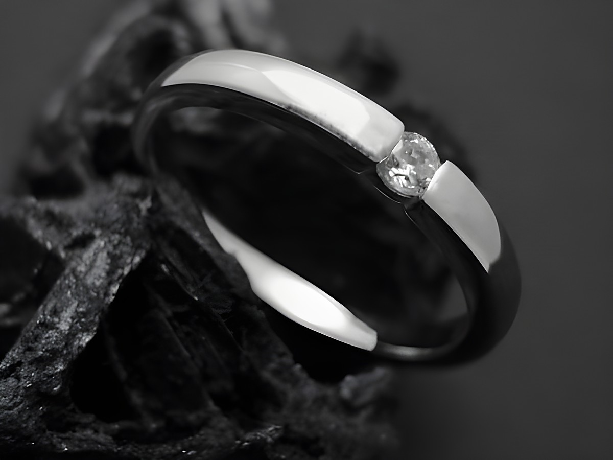 Silberring Spannring 2,9 mm mit weißem Zirkonia, hergestellt aus rhodiniertem Sterling Silber in der Größe 62, von Juwelier Harnisch, geeignet für Fingergrößen über 60.