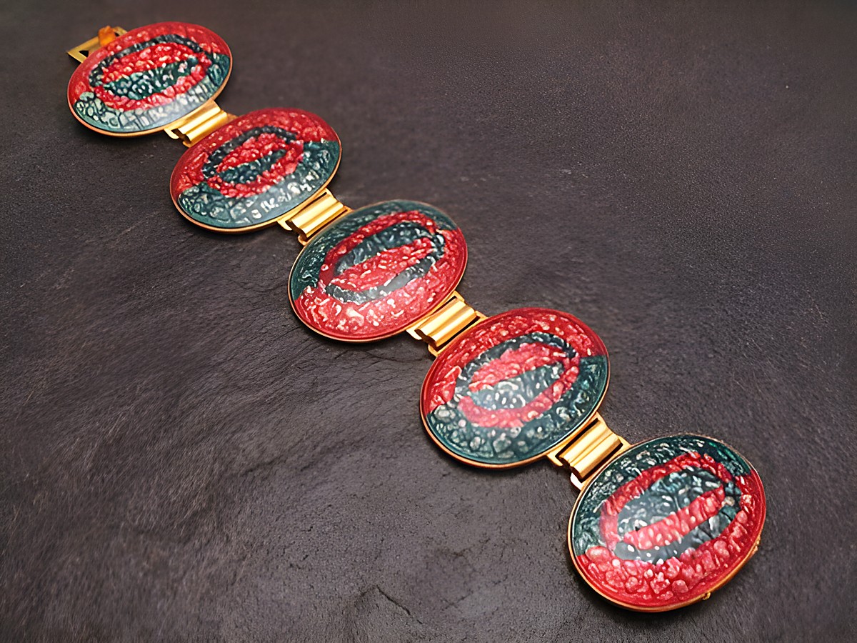 Armband 19 cm CIRCLE blau-rosa aus Emaille, vergoldet, fünf ovale Elemente mit feinem Muster, Hersteller Juwelier Harnisch, stilvolles Accessoire für jeden Anlass.