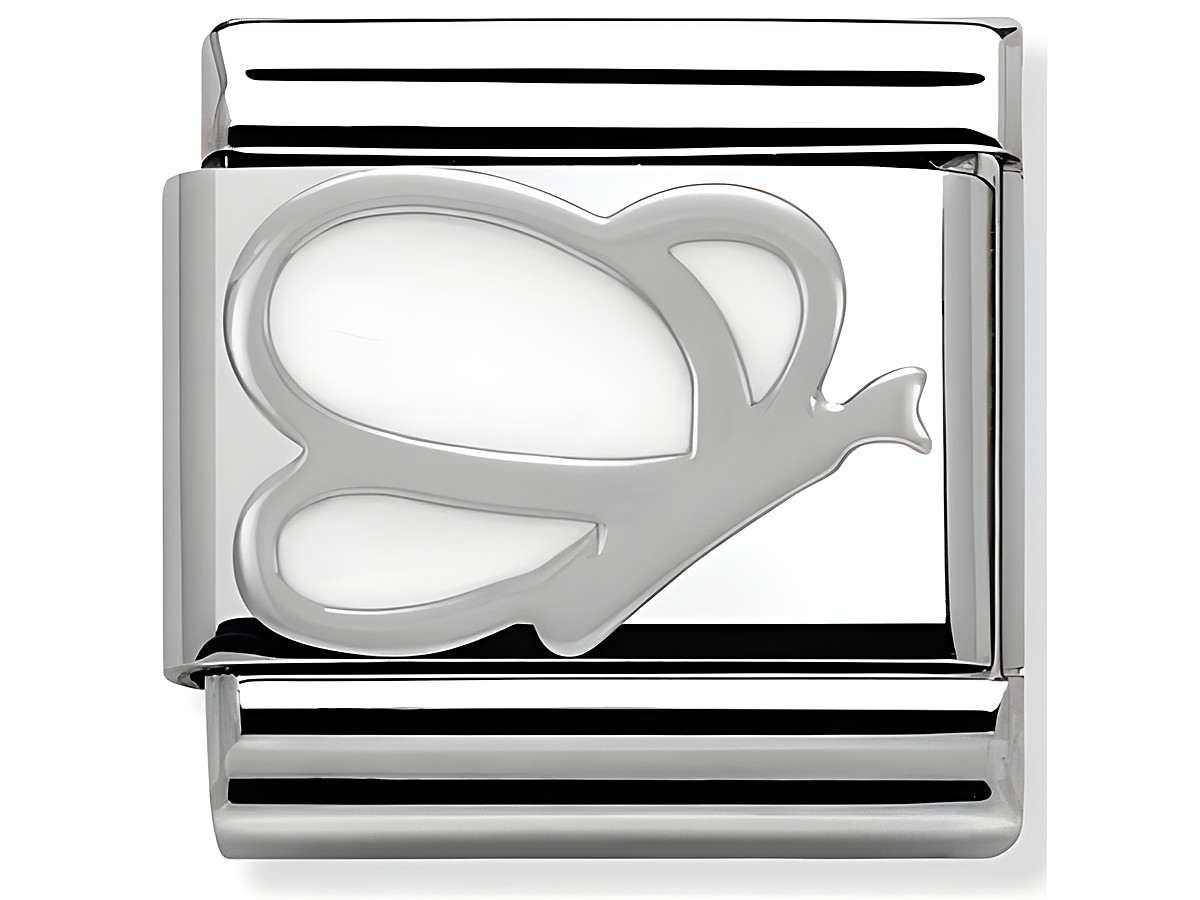 Weisser Schmetterling auf einem silbernen Nomination Classic Motiv, elegant und schlicht, ideal zur Verschönerung von Armbändern und für individuelle Styles.