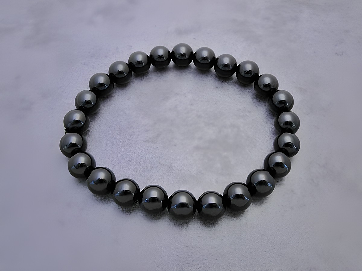 Achat Armband schwarz ONYX 20 cm mit Gummizug von Juwelier Harnisch, ausgestattet mit glänzenden Edelsteinen in gleichmäßiger Anordnung.