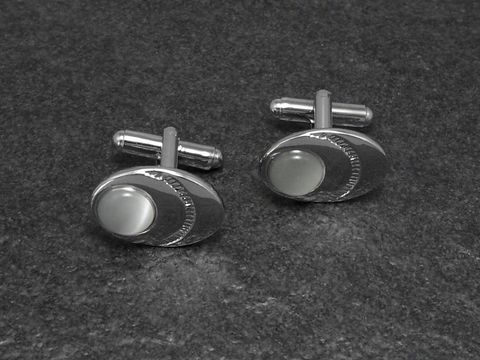 Manschettenknöpfe in perlmuttfarben, 19,6 mm, silberfarben von Juwelier Harnisch, elegant und stilvoll, ideal für besondere Anlässe oder als modisches Accessoire.