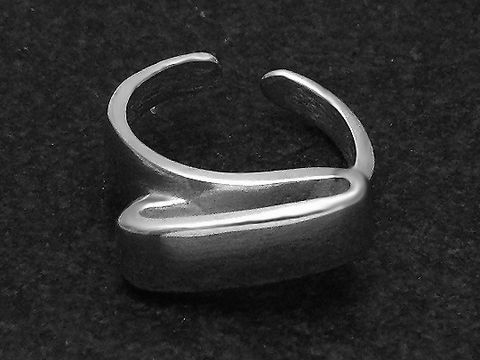Silberring DESIGN UNGEWÖHNLICH Gr. wenig verstellbar, Hersteller Juwelier Harnisch, ohne Stein, minimalistisches und modernes Design, ideal für stilbewusste Träger.