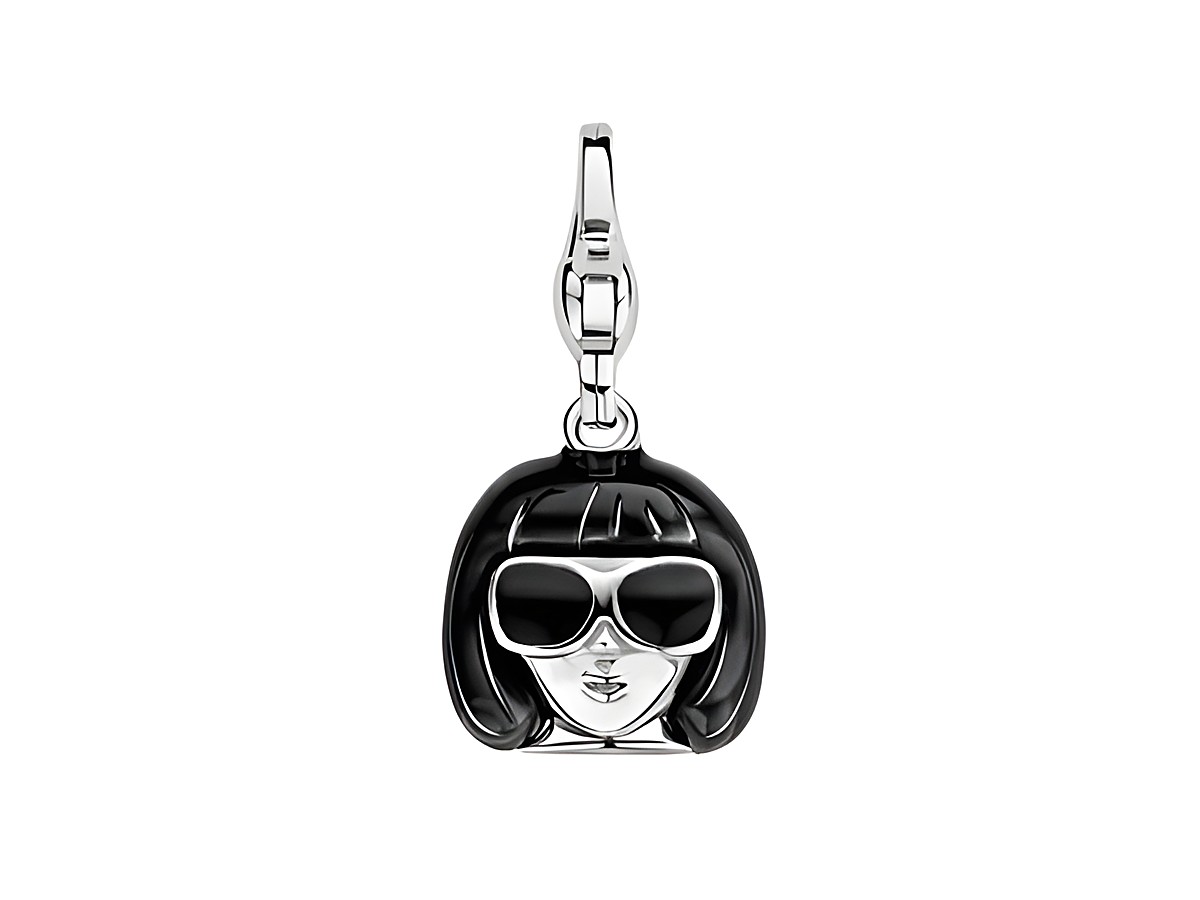 Silberner Charm in Form eines Frauenkopfes mit schwarzem Haarschnitt und Sonnenbrille, aus der Kollektion Ti Sento, Modell 8458BE, passend für kreative Schmuckgestaltungen.