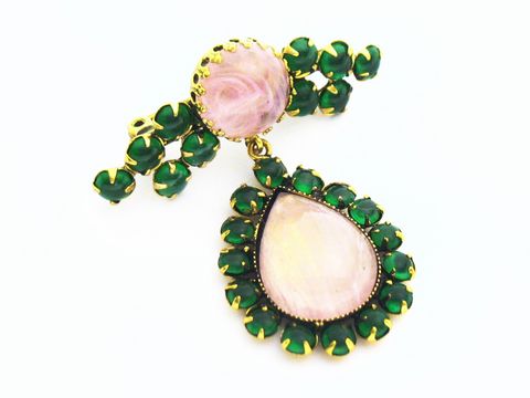 Strass Brosche nostalgisch in Grün-Rosa gefasst, Hersteller Juwelier Harnisch, mit eleganten Anhängern und funkelnden Strasssteinen, weitere Farben erhältlich.