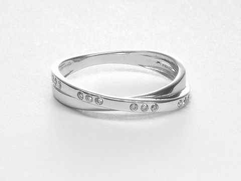 300906-0 Silber Ring aus Sterling Silber mit verschlungenem Design und Zirkonia, Größe 58, Hersteller Juwelier Harnisch. Eleganter Doppelring für jeden Anlass.