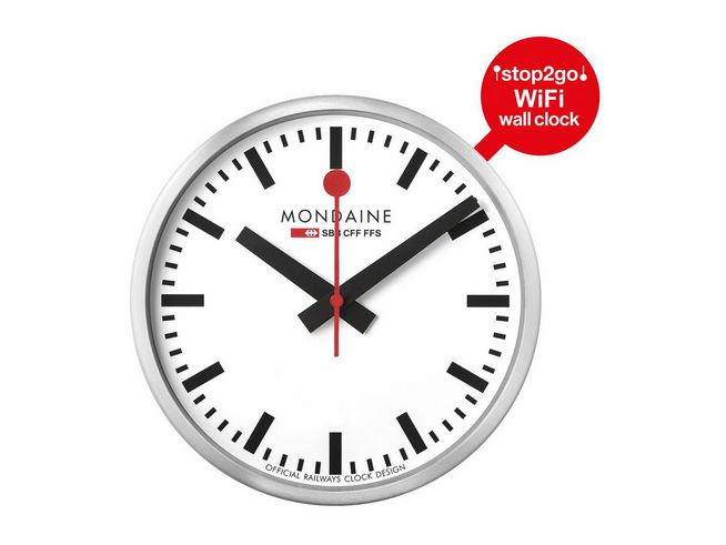 Wanduhr Mondaine WiFi CLOCK stop2go in Silber-Edelstahl mit weißem Zifferblatt, schwarzen Stunden- und Minutenzeigern sowie rotem Sekundenzeiger. 25 cm Durchmesser.