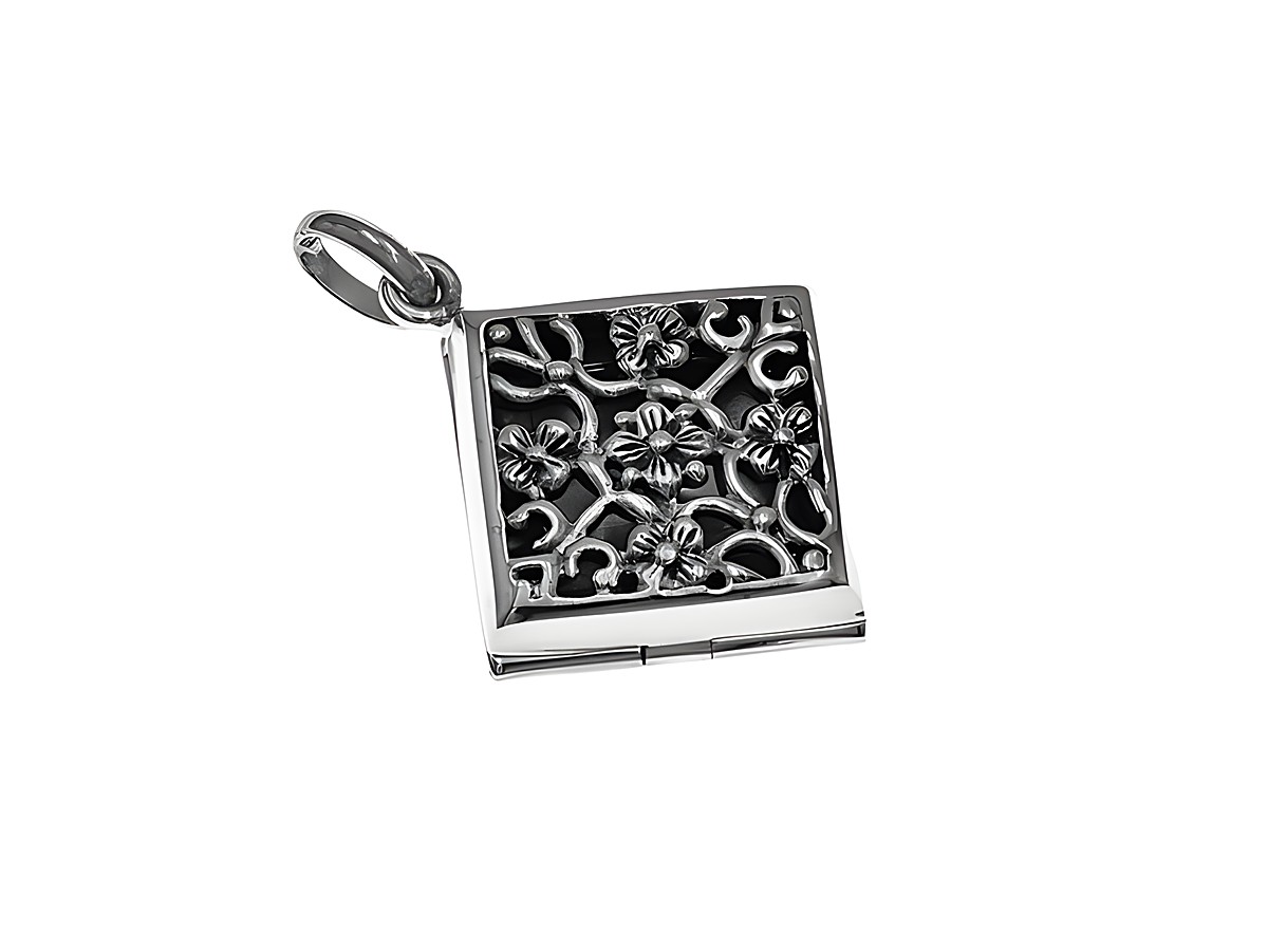 Silber Medaillon in rautenförmiger, eckiger Ausführung mit filigranen Blumenranken. Hergestellt von Juwelier Harnisch, ideal als edles Schmuckstück.