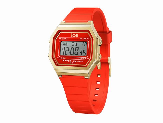 Die Ice Watch Uhr 022070 - ICE digit retro Red Passion - Small zeigt ein rotes Gehäuse mit goldenen Akzenten und einem digitalen Ziffernblatt, wasserresistent bis 30 Meter.
