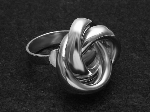 Silberring TRILOGIE in weit verstellbarer Größe, ohne Stein, hergestellt von Juwelier Harnisch, mit elegantem, geschwungenem Design und glänzender Oberfläche.