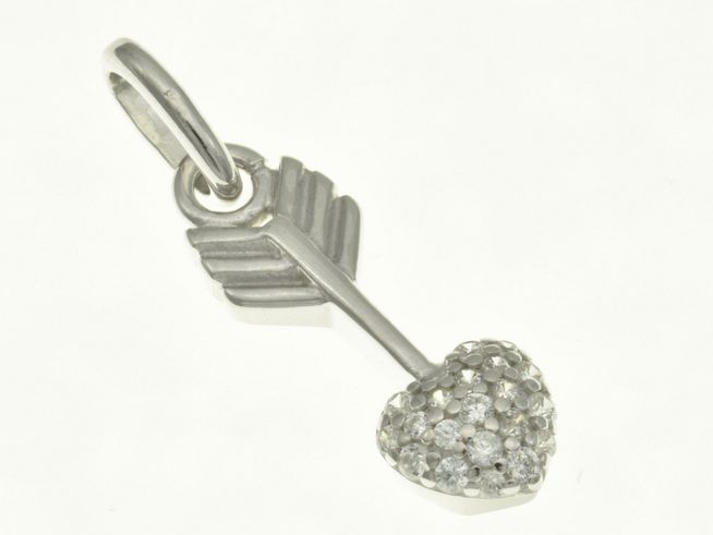 Liebespfeil Anhänger aus rhodiniertem Sterling Silber mit Herz und Zirkonia-Steinen, elegantes Schmuckstück vom Juwelier Harnisch, ideal für romantische Anlässe.