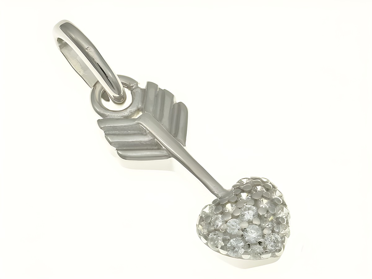 Liebespfeil Anhänger aus rhodiniertem Sterling Silber mit Herz und Zirkonia-Steinen, elegantes Schmuckstück vom Juwelier Harnisch, ideal für romantische Anlässe.