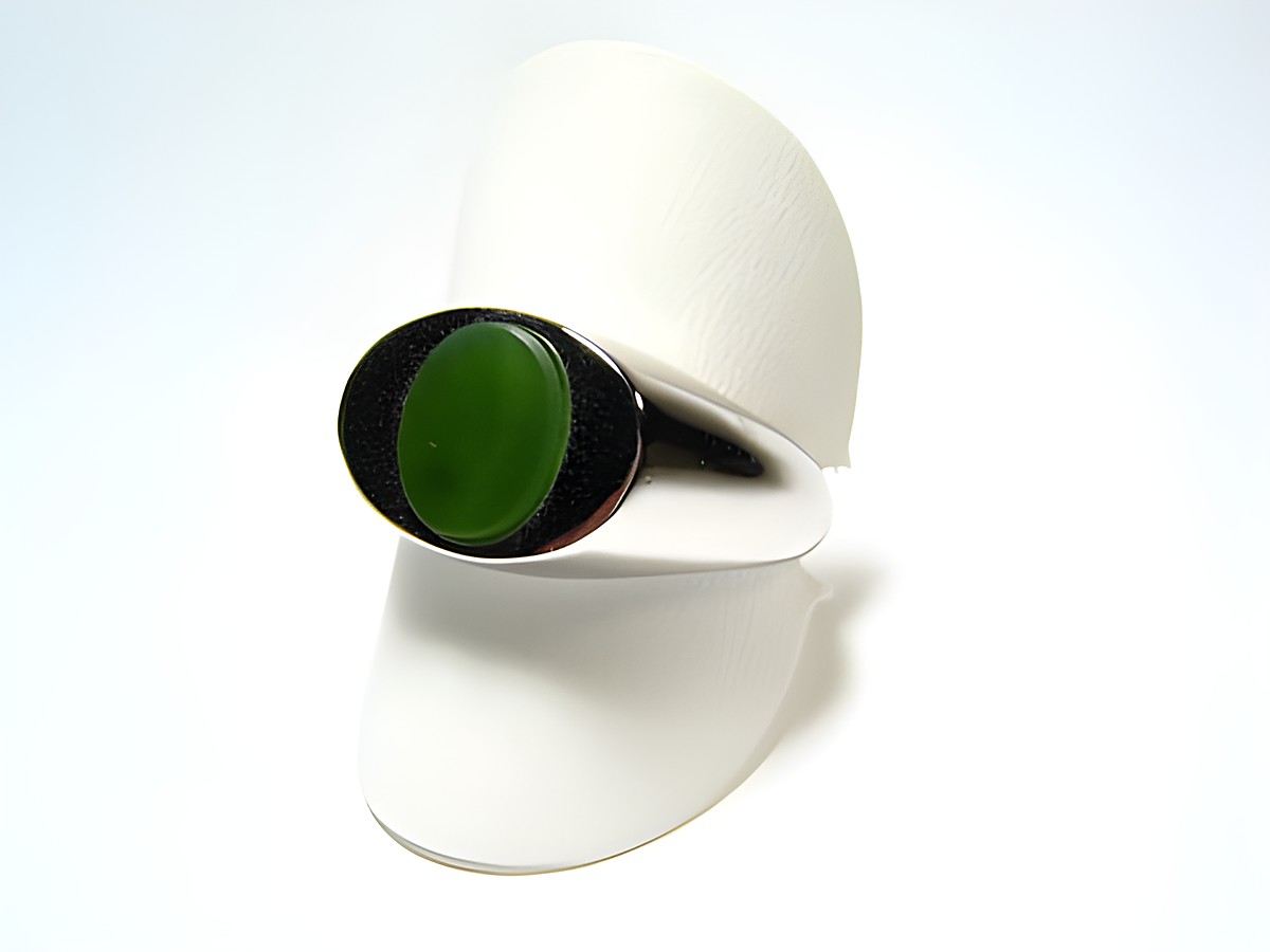 Silber Designer Ring rhodiniert mit grünem Jade Stein, Hersteller Juwelier Harnisch, verstellbarer Ring, elegant und zeitlos im Design. Ideal für jeden Anlass.
