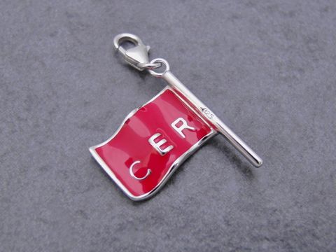 Silber Charms Anhänger in Form einer Deutschlandfahne in schwarz-rot-gold, Hersteller Juwelier Harnisch, ideal als Schmuckstück für patriotische Anlässe.