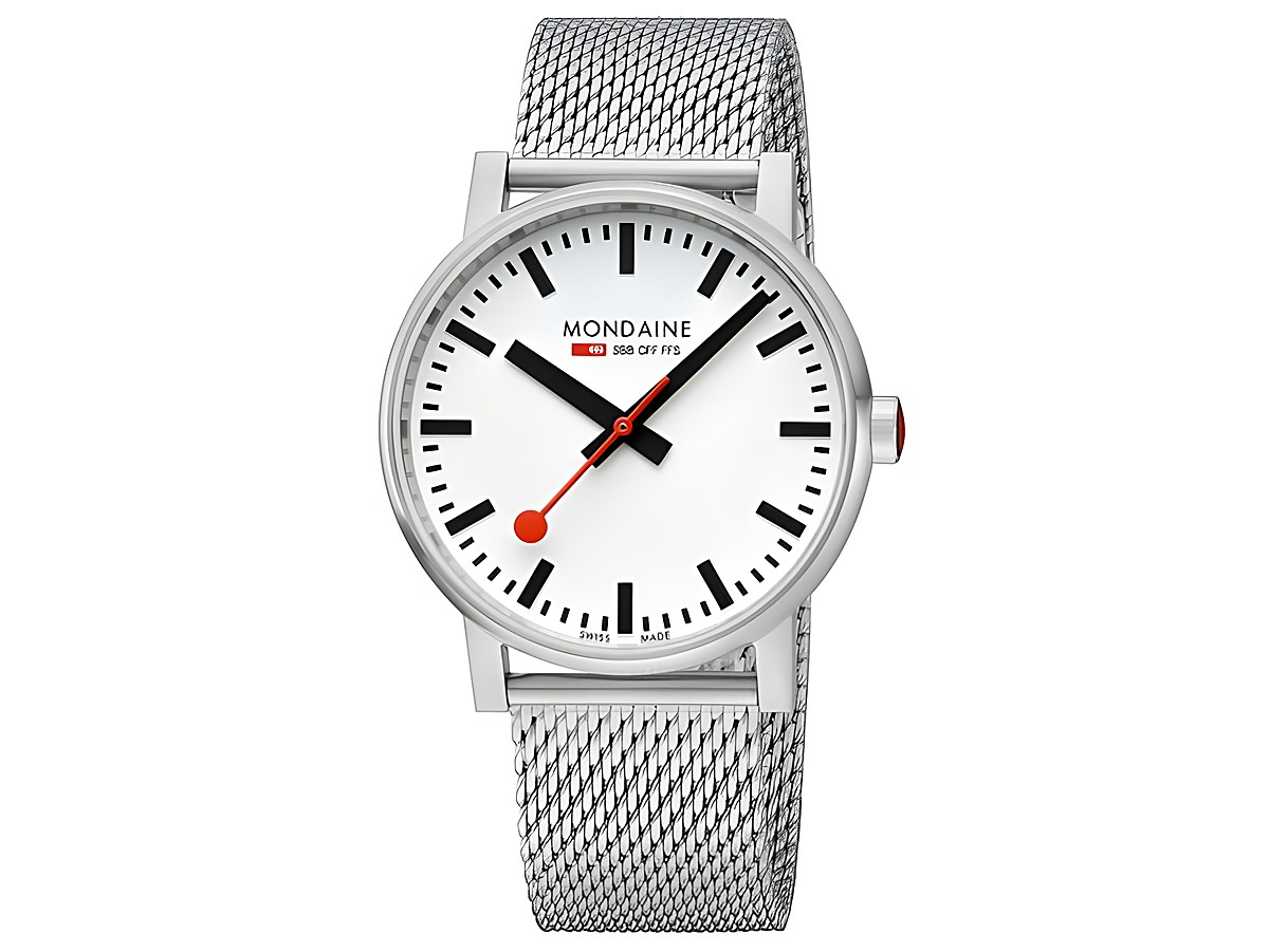 Mondaine Uhr evo2 MSE.43110.SJ mit einem 43 mm Gehäuse, weißem Ziffernblatt, schwarzen Ziffern und rotem Sekundenzeiger, ausgestattet mit einem eleganten Metall-Mesh-Armband.