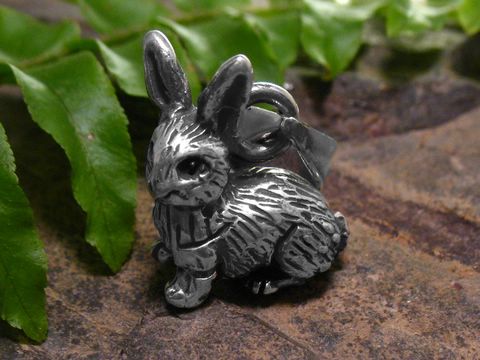 Hase Kaninchen Sterling Silber Anhänger massiv von Juwelier Harnisch, detailreich gestaltet, perfekt für Tierliebhaber und als edles Schmuckstück.